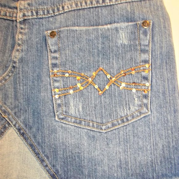 Mudd Juniors Denim Jean Skirt Size 3 Faded Sequins Beaded Floral Pockets Blue - Picture 4 of 6